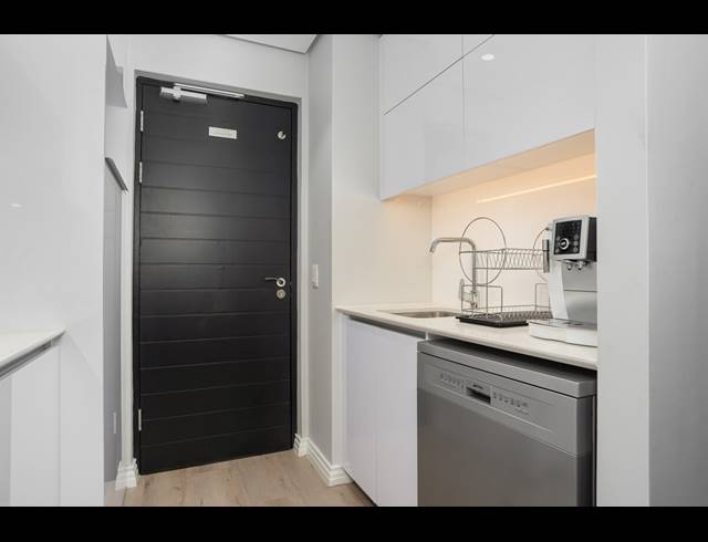 0.5 BEDROOM APARTMENT FOR SALE IN CAPE TOWN CITY CENTRE